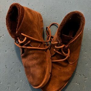 Clarks mens chukka boots Taupe Suede leather mens size 8.5M Lace Up.